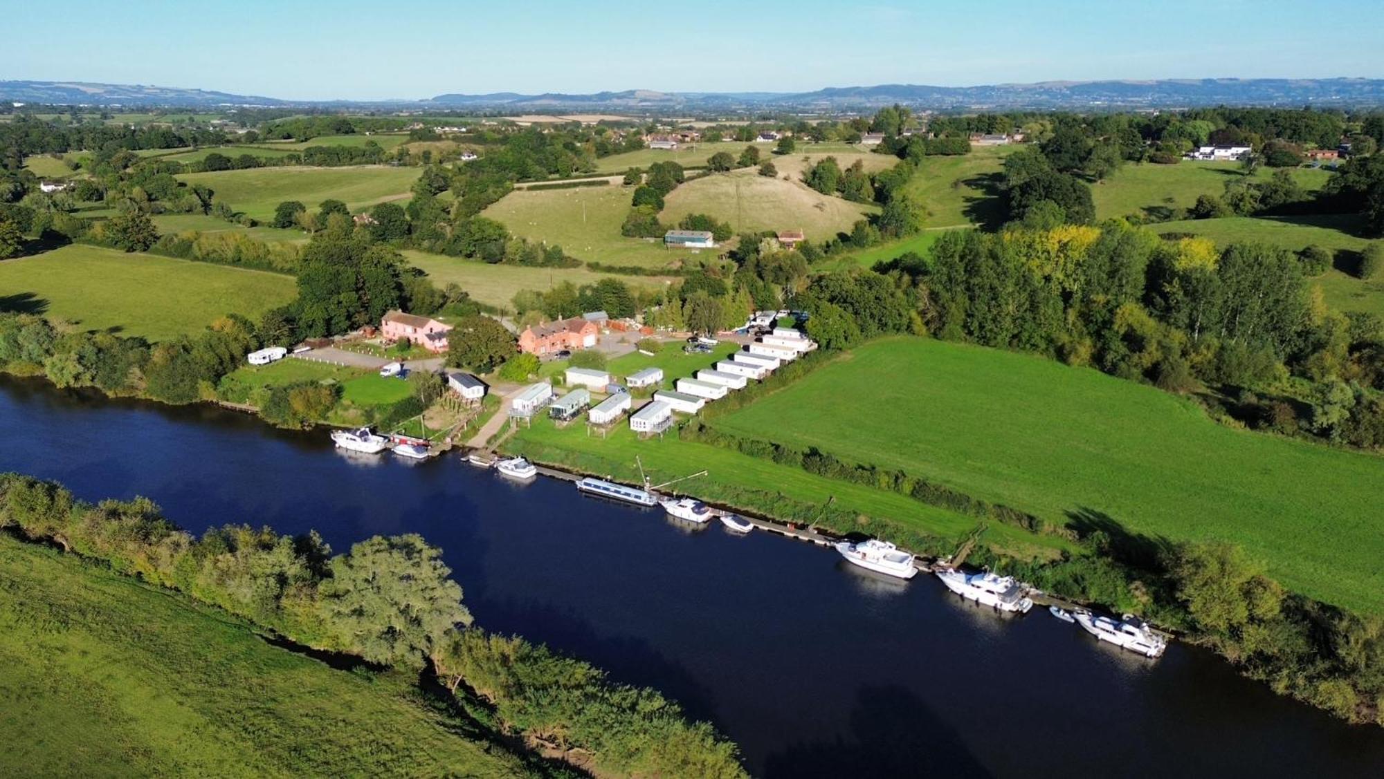Severnside Boat And Caravan Park Gloucestershire - Caravan 1 Deerhurst Εξωτερικό φωτογραφία