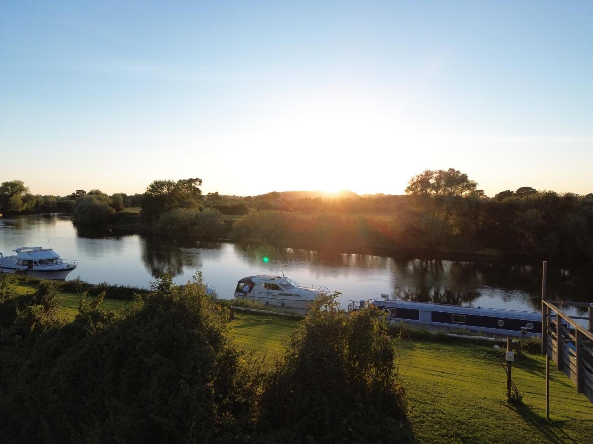 Severnside Boat And Caravan Park Gloucestershire - Caravan 1 Deerhurst Εξωτερικό φωτογραφία