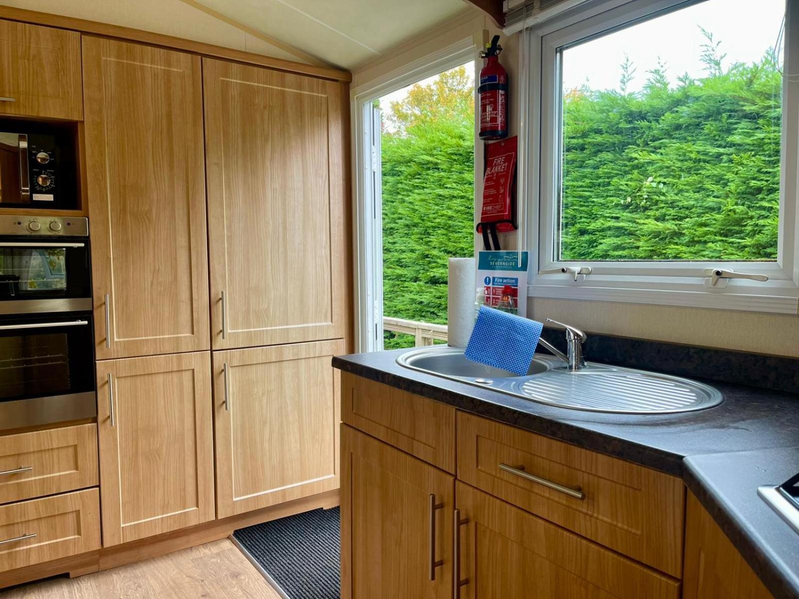 Severnside Boat And Caravan Park Gloucestershire - Caravan 1 Deerhurst Εξωτερικό φωτογραφία