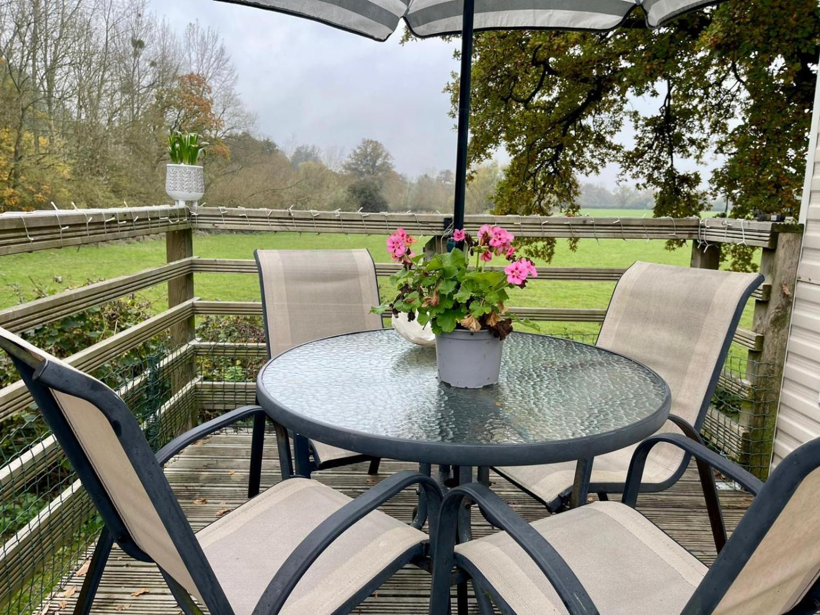 Severnside Boat And Caravan Park Gloucestershire - Caravan 1 Deerhurst Εξωτερικό φωτογραφία